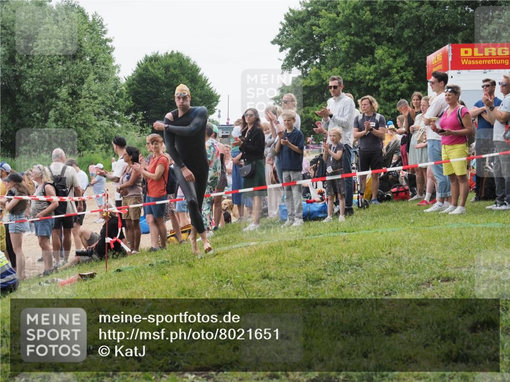 15.06.2025 - 27. Vierlanden-Triathlon KatJ http://msf.ph/oto/8021651 15.06.2025 10:53:10 Schwimmen 638 meine-sportfotos.de
