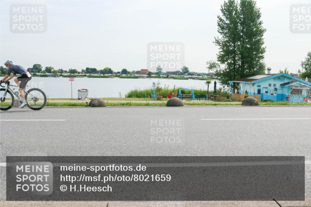 15.06.2025 - 27. Vierlanden-Triathlon H.Heesch http://msf.ph/oto/8021659 15.06.2025 09:53:22 Radfahren 212 meine-sportfotos.de