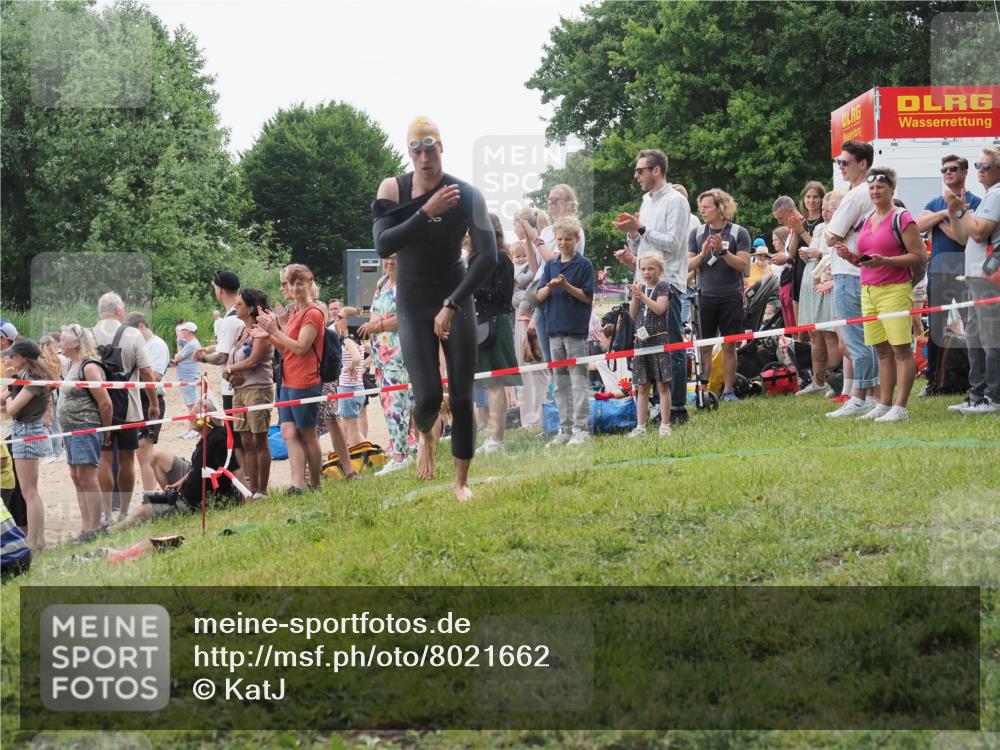 15.06.2025 - 27. Vierlanden-Triathlon KatJ http://msf.ph/oto/8021662 15.06.2025 10:53:11 Schwimmen 638 meine-sportfotos.de