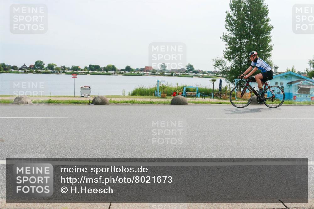 15.06.2025 - 27. Vierlanden-Triathlon H.Heesch http://msf.ph/oto/8021673 15.06.2025 10:27:28 Radfahren 165, 176, 492, 522, 549 meine-sportfotos.de