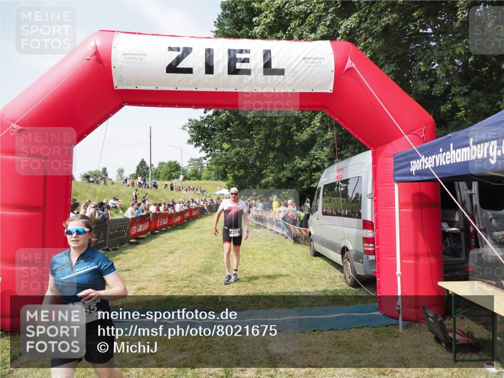 21.06.2025 - 27. Vierlanden-Triathlon MichiJ http://msf.ph/oto/8021675 15.06.2026 11:36:57 Ziel 468, 555 meine-sportfotos.de