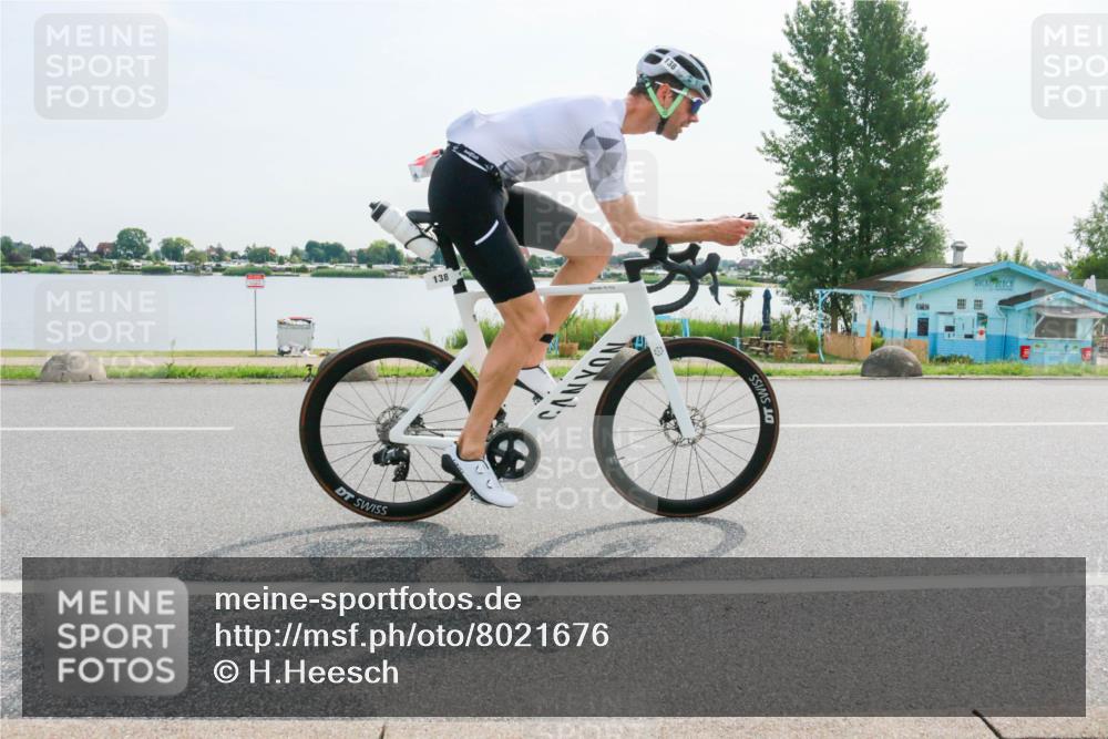 15.06.2025 - 27. Vierlanden-Triathlon H.Heesch http://msf.ph/oto/8021676 15.06.2025 09:53:51 Radfahren 135, 138 meine-sportfotos.de