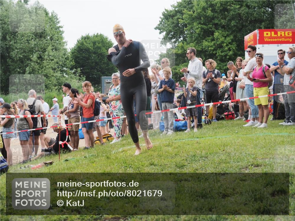 15.06.2025 - 27. Vierlanden-Triathlon KatJ http://msf.ph/oto/8021679 15.06.2025 10:53:11 Schwimmen 638 meine-sportfotos.de
