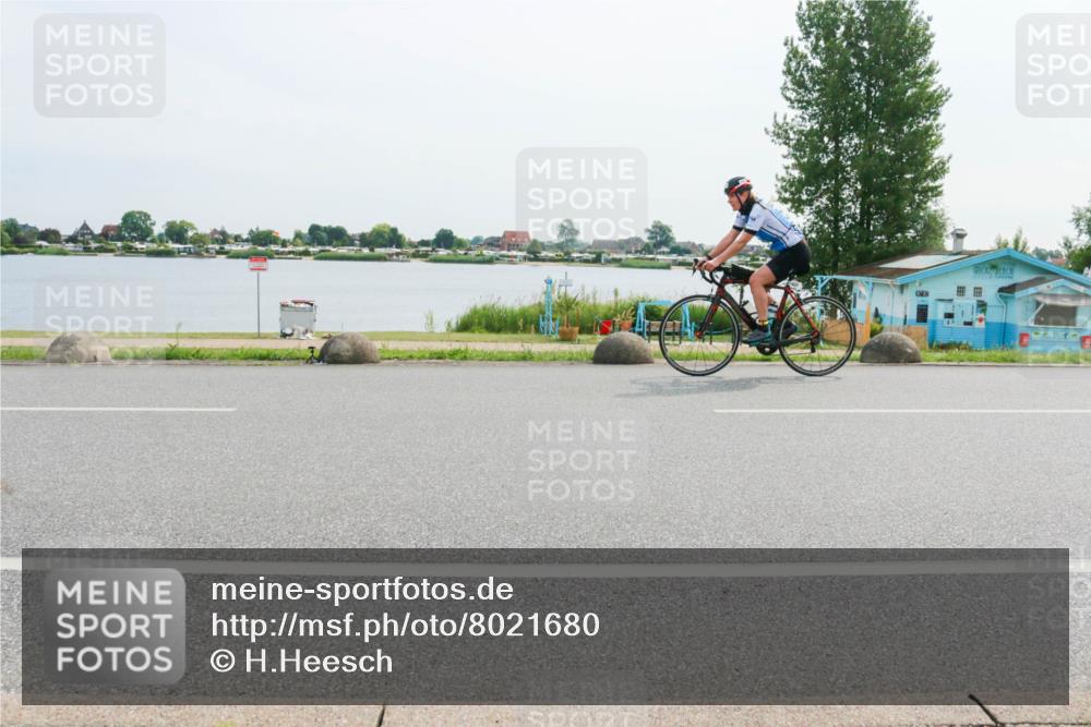 15.06.2025 - 27. Vierlanden-Triathlon H.Heesch http://msf.ph/oto/8021680 15.06.2025 10:27:28 Radfahren 165, 176, 492, 522, 549 meine-sportfotos.de