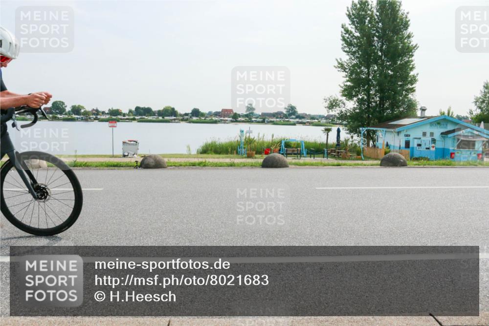 15.06.2025 - 27. Vierlanden-Triathlon H.Heesch http://msf.ph/oto/8021683 15.06.2025 09:53:53 Radfahren 135, 138 meine-sportfotos.de