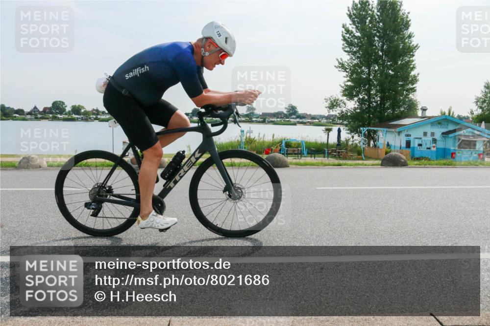 15.06.2025 - 27. Vierlanden-Triathlon H.Heesch http://msf.ph/oto/8021686 15.06.2025 09:53:53 Radfahren 135, 138 meine-sportfotos.de