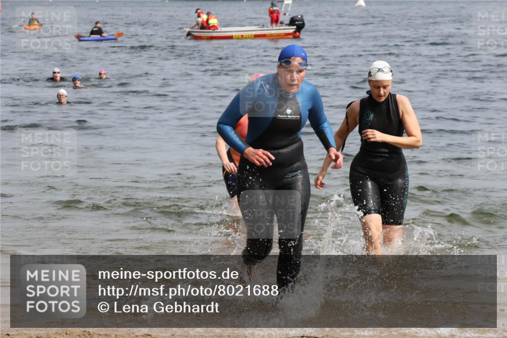 15.06.2025 - 27. Vierlanden-Triathlon Lena Gebhardt http://msf.ph/oto/8021688 15.06.2025 10:19:01 Schwimmen 478, 498, 543, 558 meine-sportfotos.de