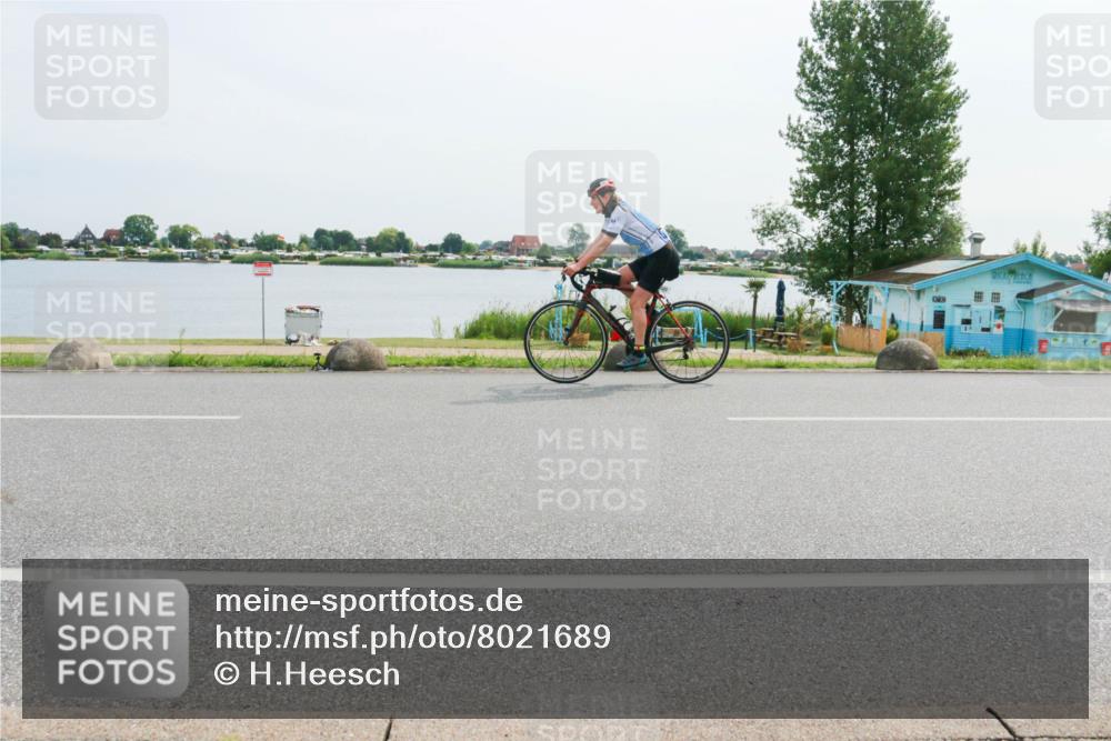 15.06.2025 - 27. Vierlanden-Triathlon H.Heesch http://msf.ph/oto/8021689 15.06.2025 10:27:29 Radfahren 165, 176, 492, 522, 549, 628 meine-sportfotos.de
