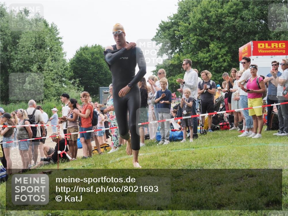 15.06.2025 - 27. Vierlanden-Triathlon KatJ http://msf.ph/oto/8021693 15.06.2025 10:53:11 Schwimmen 638 meine-sportfotos.de