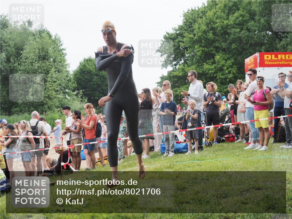 15.06.2025 - 27. Vierlanden-Triathlon KatJ http://msf.ph/oto/8021706 15.06.2025 10:53:11 Schwimmen 638 meine-sportfotos.de