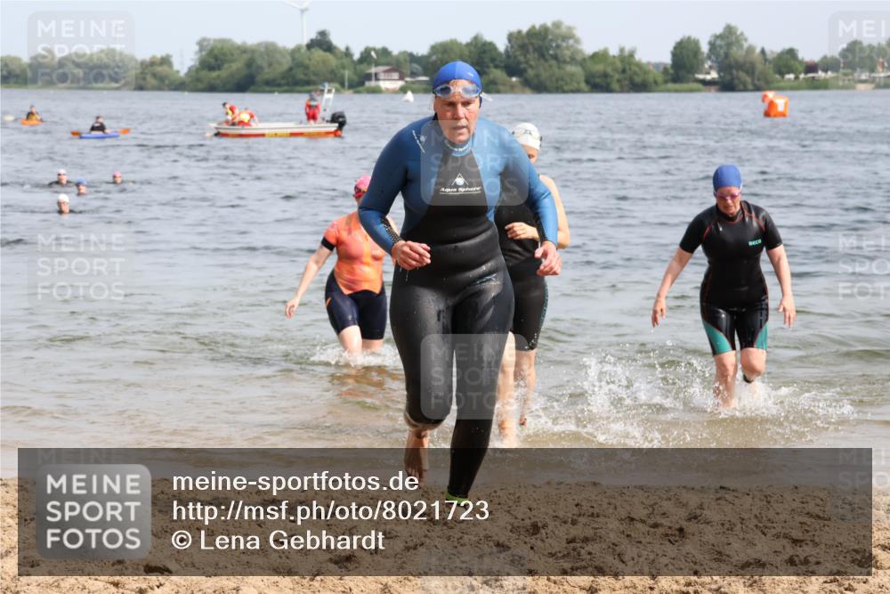 15.06.2025 - 27. Vierlanden-Triathlon Lena Gebhardt http://msf.ph/oto/8021723 15.06.2025 10:19:03 Schwimmen 478, 498, 543, 558 meine-sportfotos.de