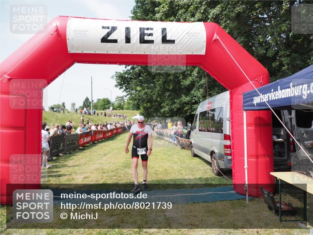 21.06.2025 - 27. Vierlanden-Triathlon MichiJ http://msf.ph/oto/8021739 15.06.2026 11:36:58 Ziel 468, 555 meine-sportfotos.de