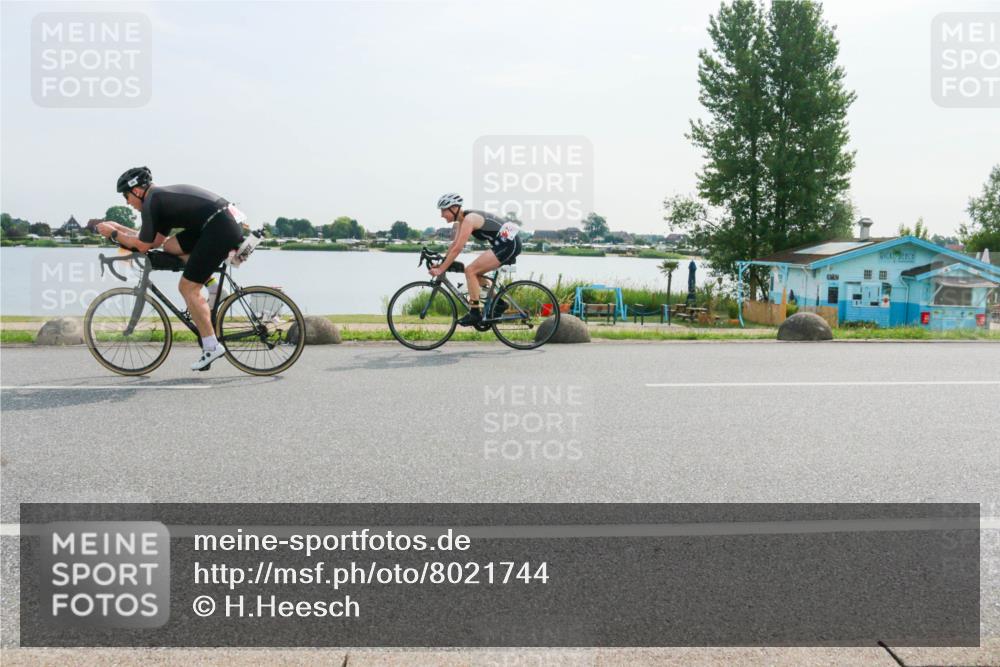 15.06.2025 - 27. Vierlanden-Triathlon H.Heesch http://msf.ph/oto/8021744 15.06.2025 09:54:20 Radfahren 30, 64, 94, 248 meine-sportfotos.de