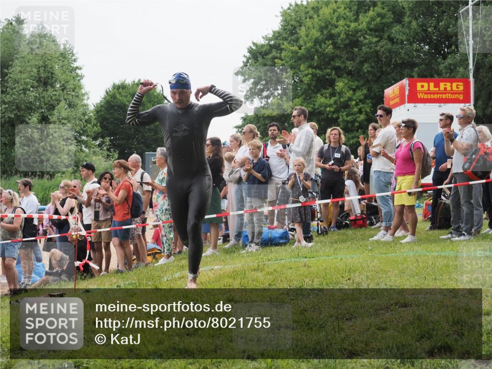 15.06.2025 - 27. Vierlanden-Triathlon KatJ http://msf.ph/oto/8021755 15.06.2025 10:53:52 Schwimmen 650, 726 meine-sportfotos.de