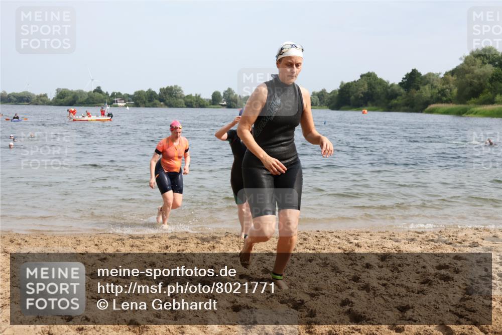 15.06.2025 - 27. Vierlanden-Triathlon Lena Gebhardt http://msf.ph/oto/8021771 15.06.2025 10:19:07 Schwimmen 478, 498, 543, 558 meine-sportfotos.de