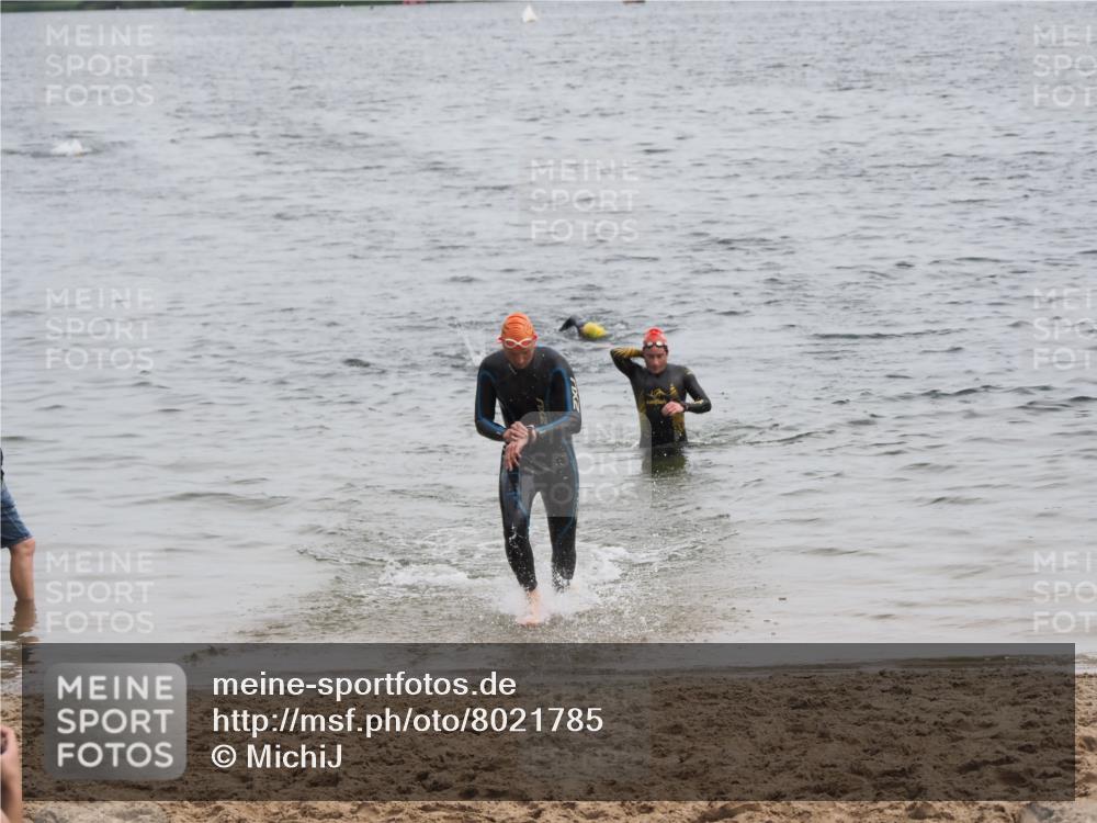 21.06.2025 - 27. Vierlanden-Triathlon MichiJ http://msf.ph/oto/8021785 15.06.2026 10:52:09 Schwimmen 693 meine-sportfotos.de