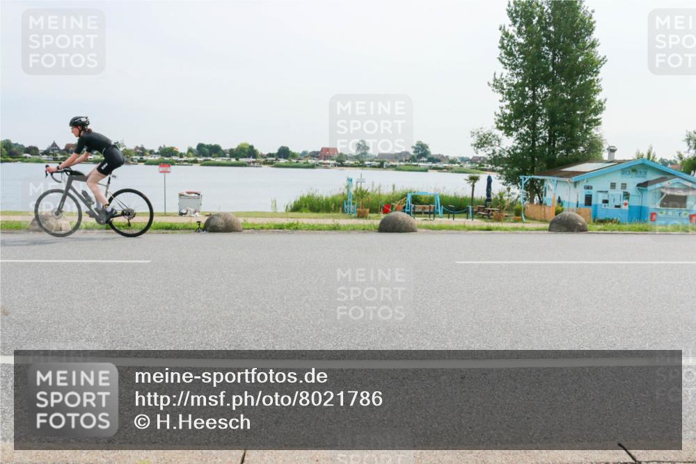 15.06.2025 - 27. Vierlanden-Triathlon H.Heesch http://msf.ph/oto/8021786 15.06.2025 10:27:30 Radfahren 165, 176, 492, 522, 549, 628 meine-sportfotos.de