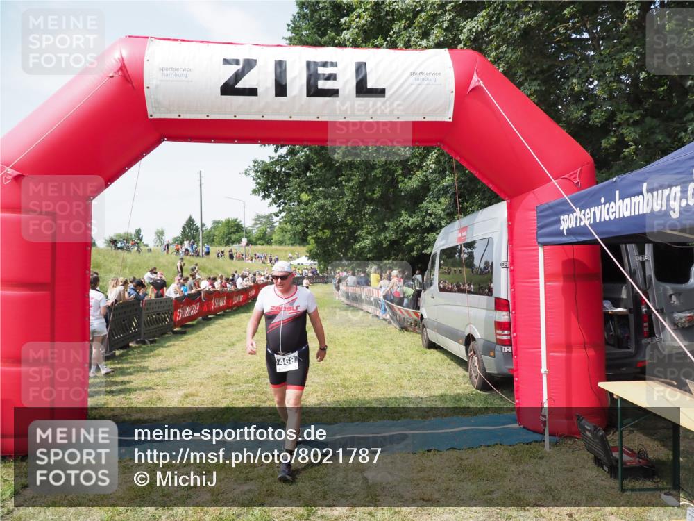 21.06.2025 - 27. Vierlanden-Triathlon MichiJ http://msf.ph/oto/8021787 15.06.2026 11:36:58 Ziel 468, 555 meine-sportfotos.de