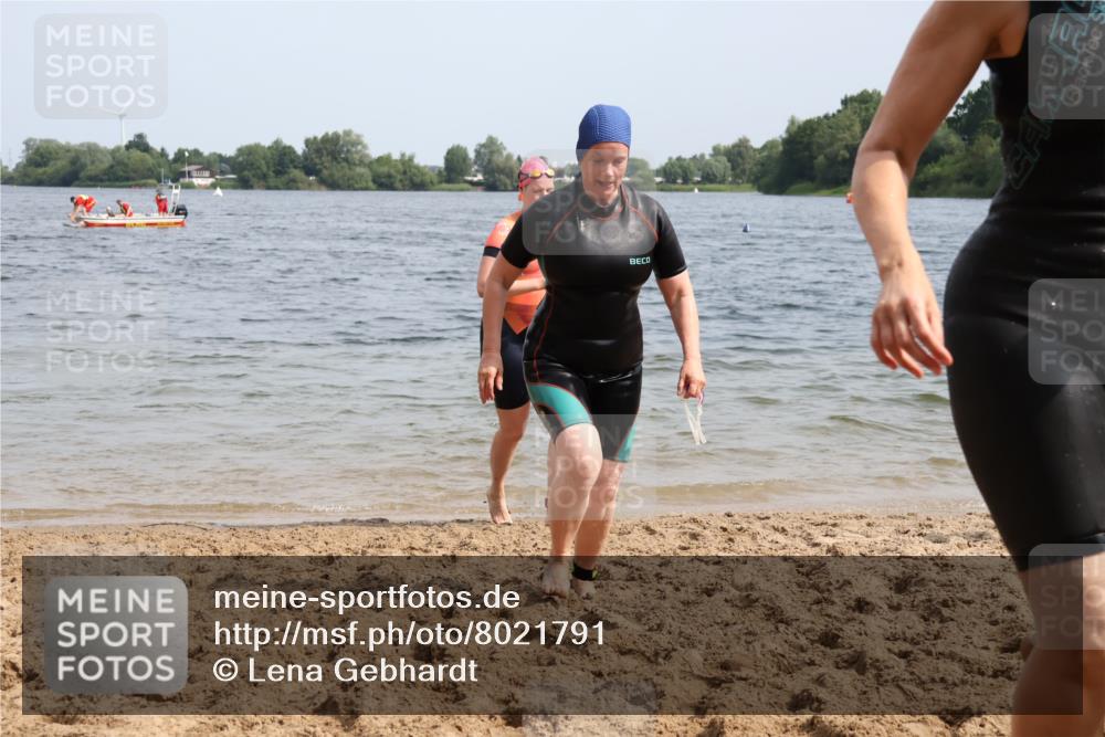 15.06.2025 - 27. Vierlanden-Triathlon Lena Gebhardt http://msf.ph/oto/8021791 15.06.2025 10:19:08 Schwimmen 474, 478, 498, 543, 558 meine-sportfotos.de