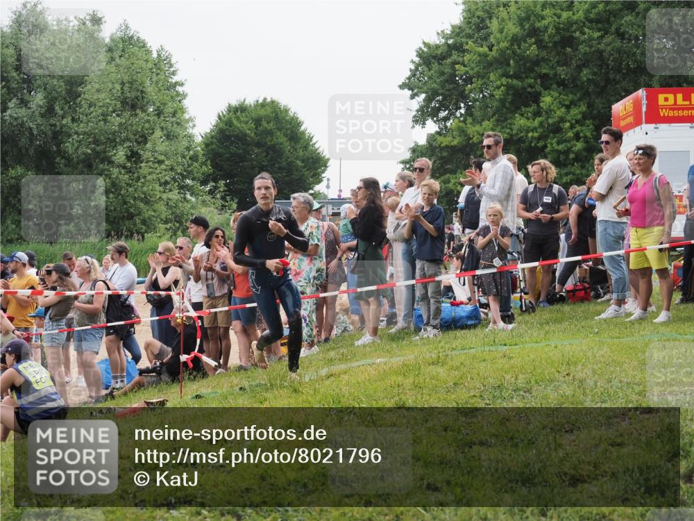 15.06.2025 - 27. Vierlanden-Triathlon KatJ http://msf.ph/oto/8021796 15.06.2025 10:53:55 Schwimmen 650, 726, 757 meine-sportfotos.de