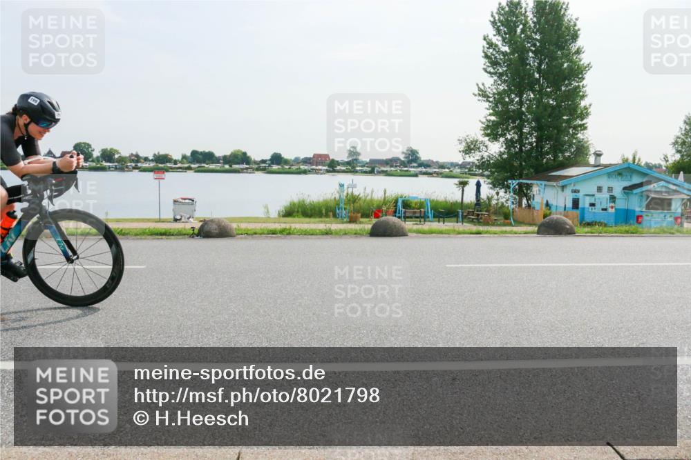 15.06.2025 - 27. Vierlanden-Triathlon H.Heesch http://msf.ph/oto/8021798 15.06.2025 09:54:31 Radfahren 43, 49, 122, 199 meine-sportfotos.de