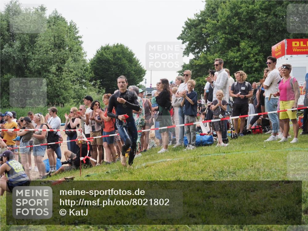 15.06.2025 - 27. Vierlanden-Triathlon KatJ http://msf.ph/oto/8021802 15.06.2025 10:53:55 Schwimmen 650, 726, 757 meine-sportfotos.de