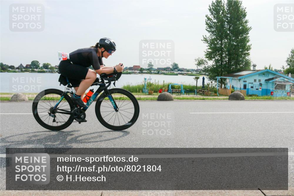 15.06.2025 - 27. Vierlanden-Triathlon H.Heesch http://msf.ph/oto/8021804 15.06.2025 09:54:31 Radfahren 43, 49, 122, 199 meine-sportfotos.de