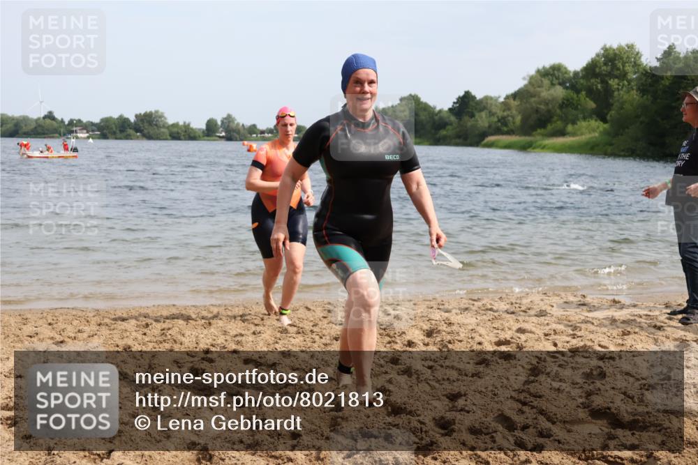 15.06.2025 - 27. Vierlanden-Triathlon Lena Gebhardt http://msf.ph/oto/8021813 15.06.2025 10:19:09 Schwimmen 474, 478, 498, 543, 558 meine-sportfotos.de