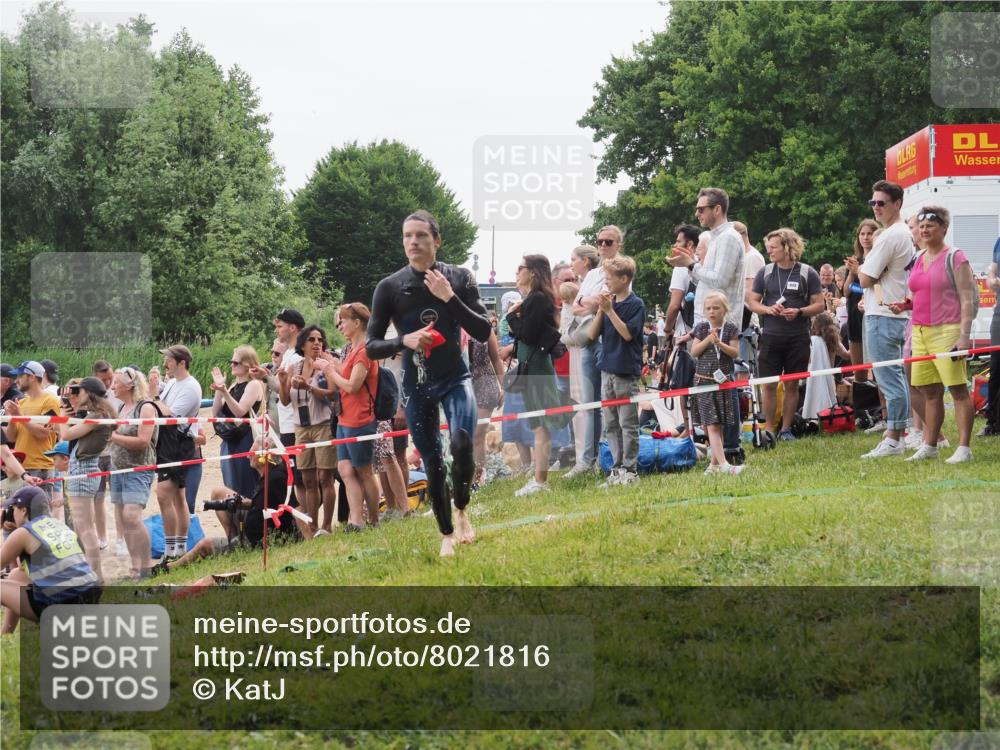 15.06.2025 - 27. Vierlanden-Triathlon KatJ http://msf.ph/oto/8021816 15.06.2025 10:53:56 Schwimmen 650, 726, 757 meine-sportfotos.de
