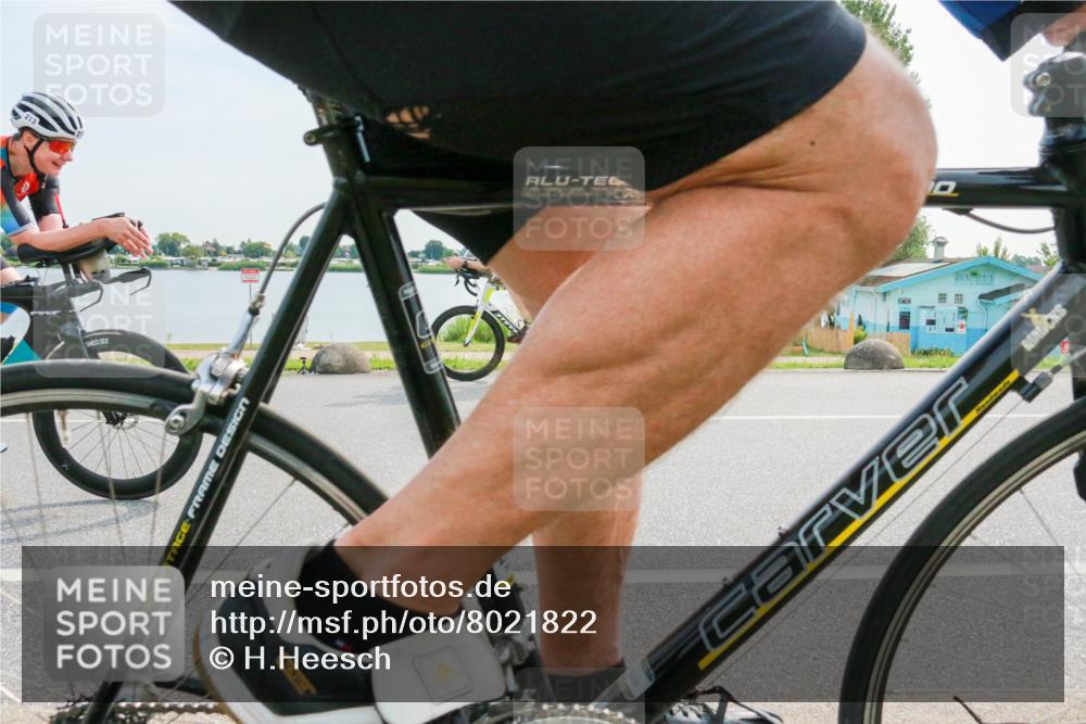 15.06.2025 - 27. Vierlanden-Triathlon H.Heesch http://msf.ph/oto/8021822 15.06.2025 09:54:45 Radfahren 137, 159, 213 meine-sportfotos.de