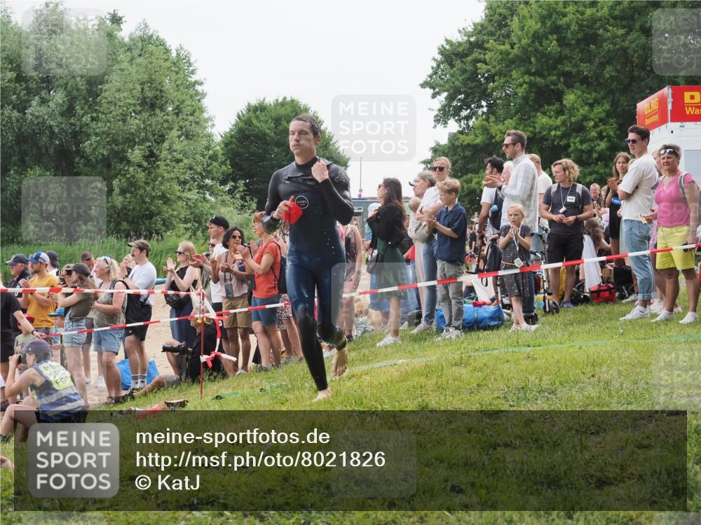 15.06.2025 - 27. Vierlanden-Triathlon KatJ http://msf.ph/oto/8021826 15.06.2025 10:53:56 Schwimmen 650, 726, 757 meine-sportfotos.de