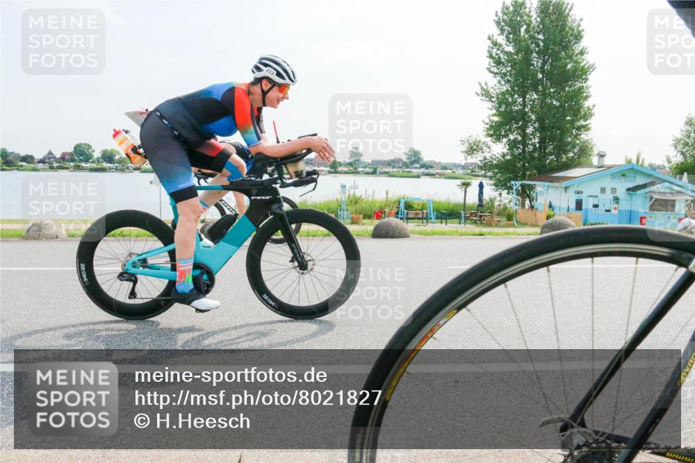15.06.2025 - 27. Vierlanden-Triathlon H.Heesch http://msf.ph/oto/8021827 15.06.2025 09:54:45 Radfahren 137, 159, 213 meine-sportfotos.de