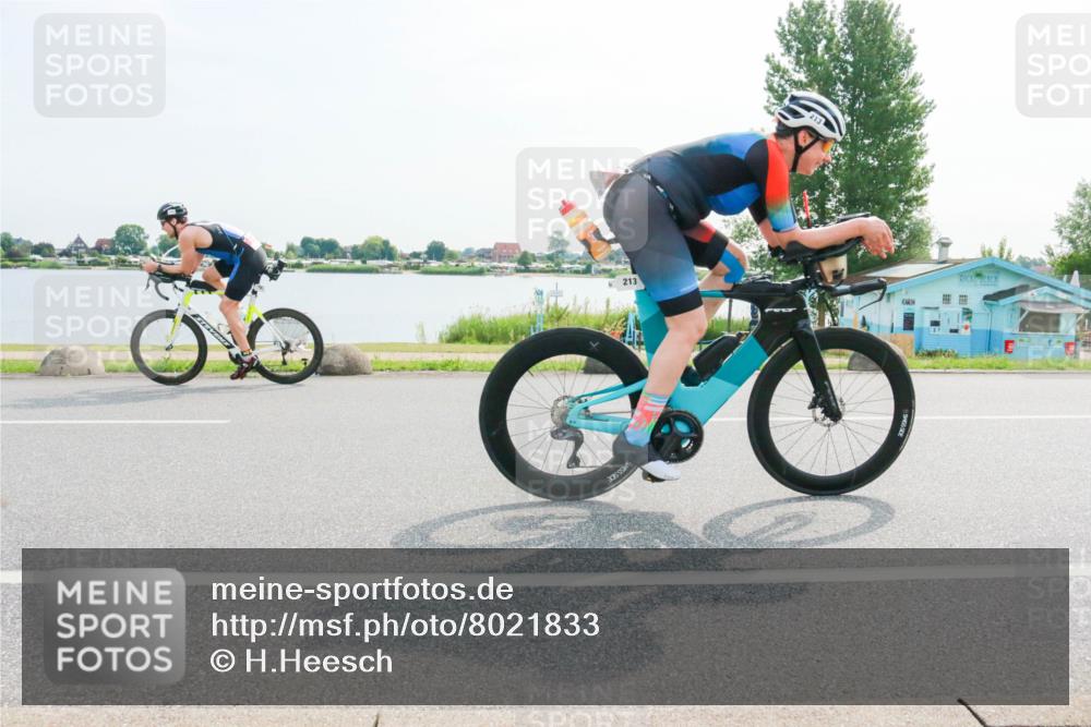 15.06.2025 - 27. Vierlanden-Triathlon H.Heesch http://msf.ph/oto/8021833 15.06.2025 09:54:45 Radfahren 137, 159, 213 meine-sportfotos.de