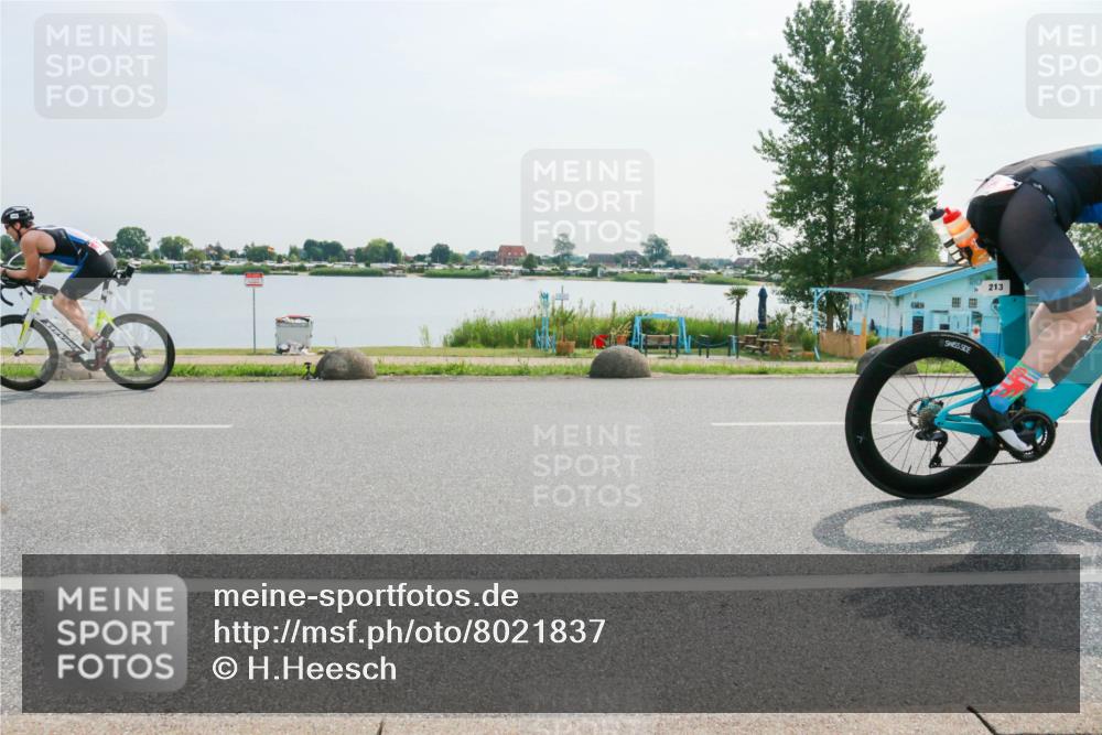 15.06.2025 - 27. Vierlanden-Triathlon H.Heesch http://msf.ph/oto/8021837 15.06.2025 09:54:45 Radfahren 137, 159, 213 meine-sportfotos.de