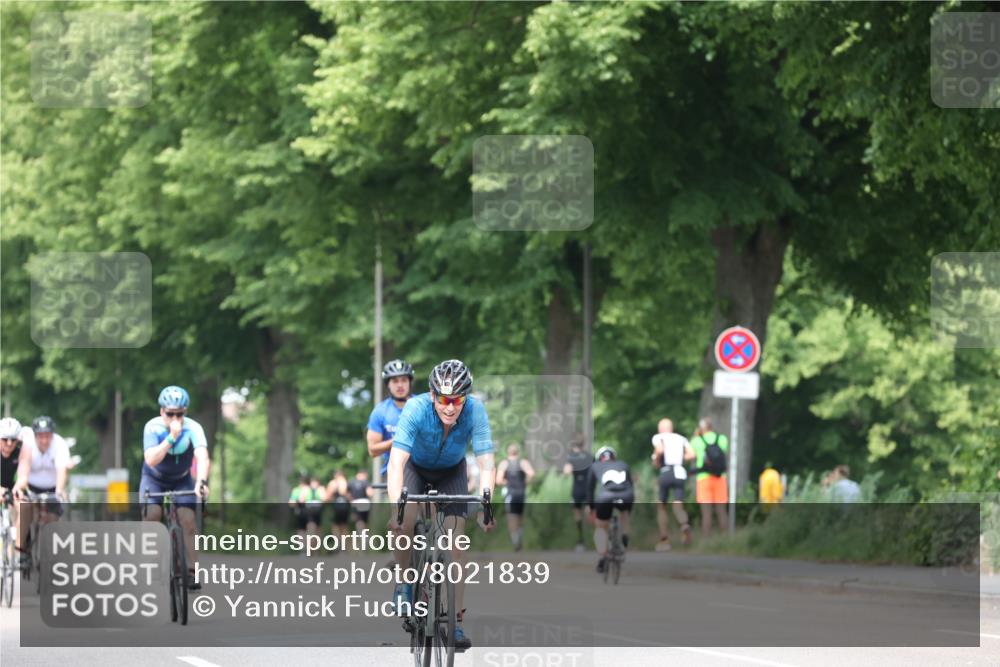 15.06.2025 - 7 Türme Triathlon Yannick Fuchs http://msf.ph/oto/8021839 15.06.2025 13:33:55 Radfahren 853, 926, 1142, 1180 meine-sportfotos.de