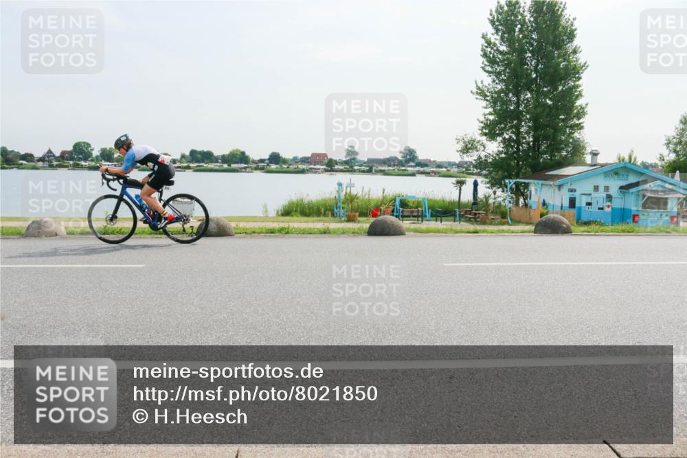 15.06.2025 - 27. Vierlanden-Triathlon H.Heesch http://msf.ph/oto/8021850 15.06.2025 09:55:09 Radfahren 219 meine-sportfotos.de