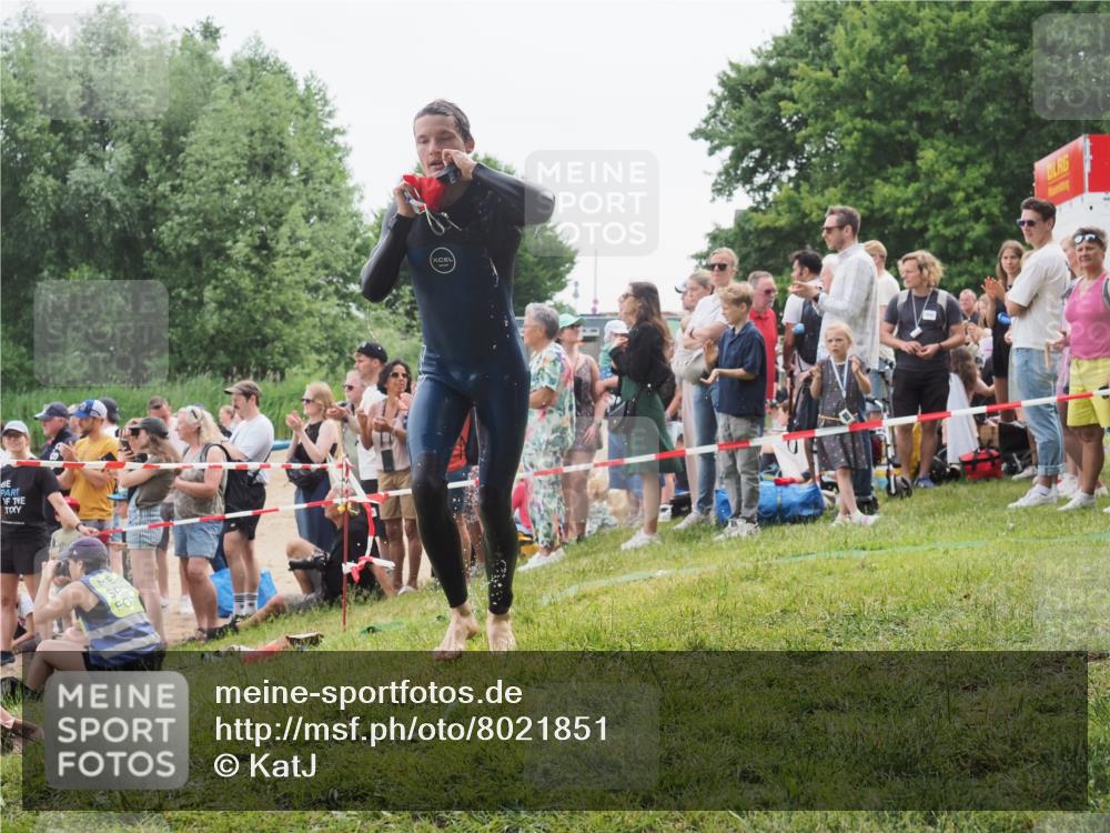 15.06.2025 - 27. Vierlanden-Triathlon KatJ http://msf.ph/oto/8021851 15.06.2025 10:53:57 Schwimmen 650, 726, 757 meine-sportfotos.de