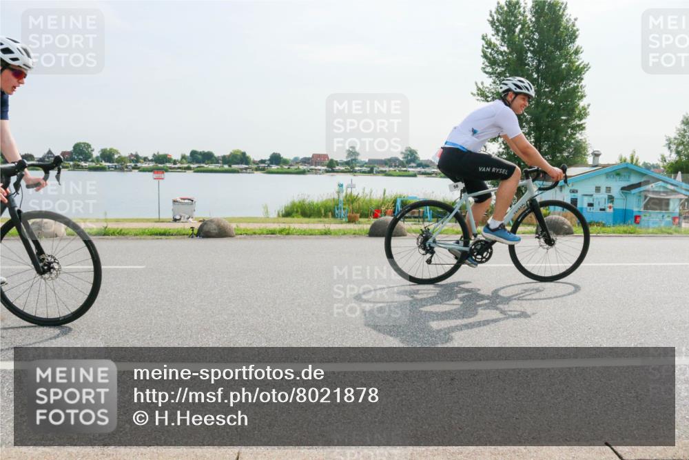 15.06.2025 - 27. Vierlanden-Triathlon H.Heesch http://msf.ph/oto/8021878 15.06.2025 09:55:44 Radfahren 2, 5, 58, 237 meine-sportfotos.de