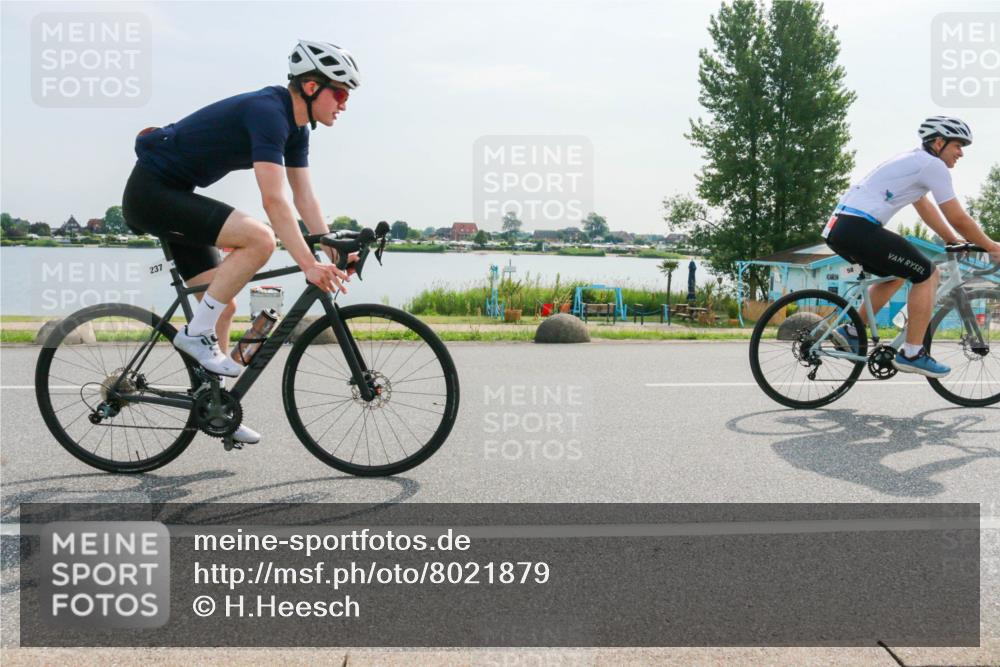 15.06.2025 - 27. Vierlanden-Triathlon H.Heesch http://msf.ph/oto/8021879 15.06.2025 09:55:44 Radfahren 2, 5, 58, 237 meine-sportfotos.de