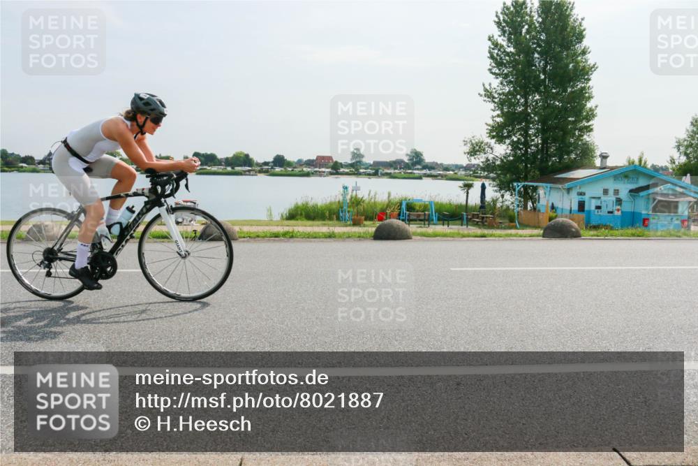 15.06.2025 - 27. Vierlanden-Triathlon H.Heesch http://msf.ph/oto/8021887 15.06.2025 09:55:54 Radfahren 198, 229 meine-sportfotos.de