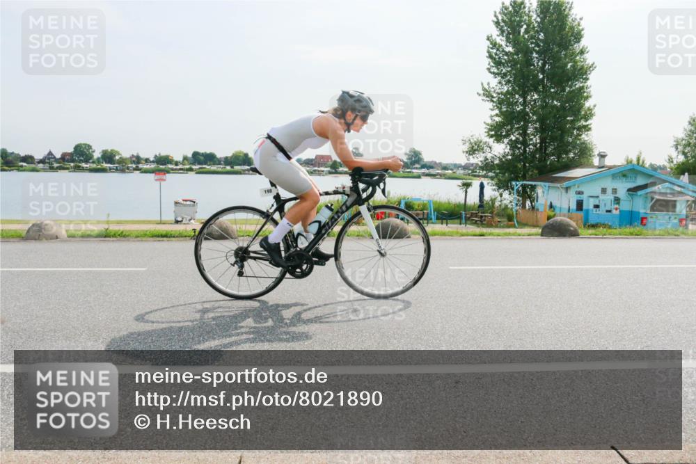 15.06.2025 - 27. Vierlanden-Triathlon H.Heesch http://msf.ph/oto/8021890 15.06.2025 09:55:54 Radfahren 198, 229 meine-sportfotos.de