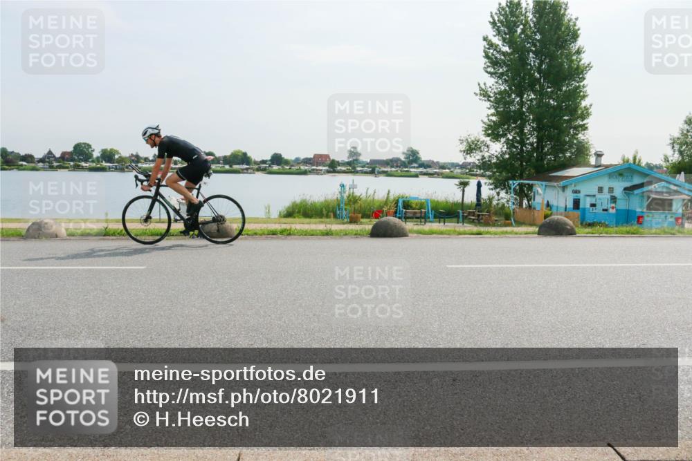 15.06.2025 - 27. Vierlanden-Triathlon H.Heesch http://msf.ph/oto/8021911 15.06.2025 09:56:01 Radfahren 12 meine-sportfotos.de