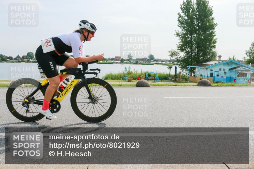 15.06.2025 - 27. Vierlanden-Triathlon H.Heesch http://msf.ph/oto/8021929 15.06.2025 09:56:10 Radfahren 11, 59, 191, 250 meine-sportfotos.de