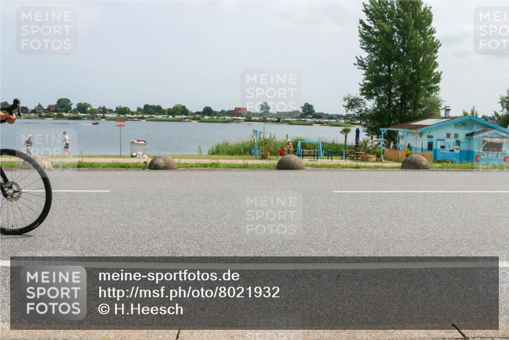 21.06.2025 - 27. Vierlanden-Triathlon H.Heesch http://msf.ph/oto/8021932 15.06.2025 12:05:43 Radfahren 251 meine-sportfotos.de