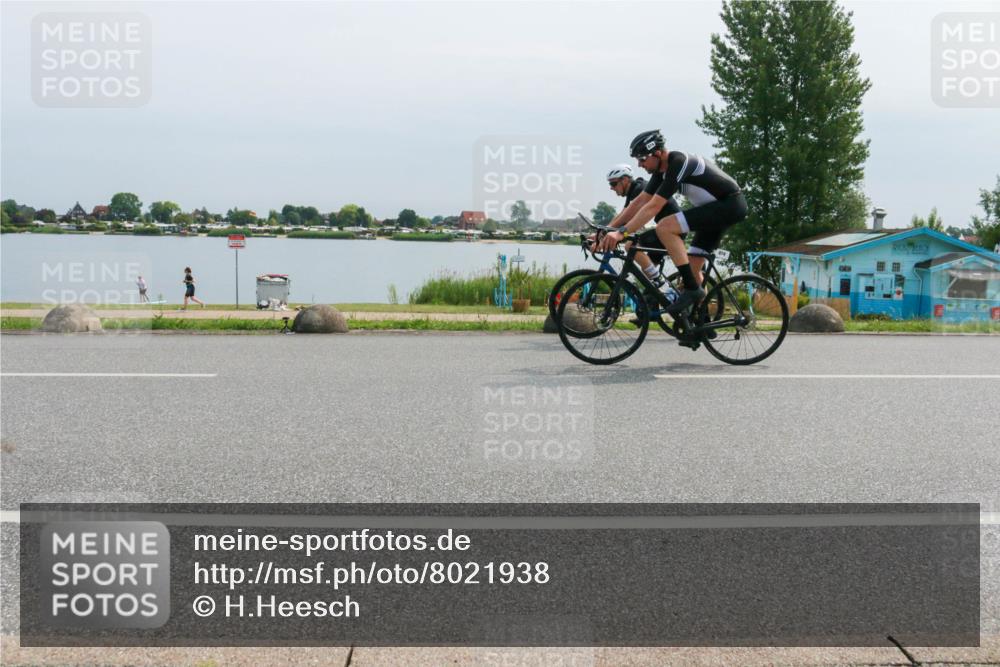 15.06.2025 - 27. Vierlanden-Triathlon H.Heesch http://msf.ph/oto/8021938 15.06.2025 11:16:54 Radfahren 857, 874 meine-sportfotos.de