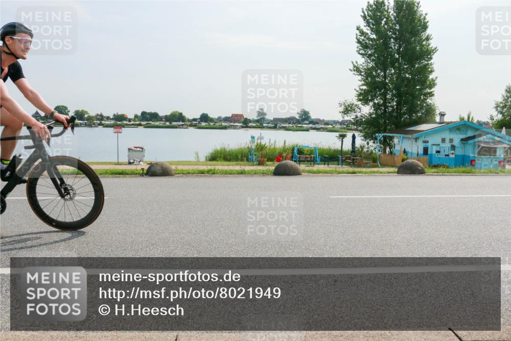 15.06.2025 - 27. Vierlanden-Triathlon H.Heesch http://msf.ph/oto/8021949 15.06.2025 09:56:17 Radfahren 9, 45, 77 meine-sportfotos.de