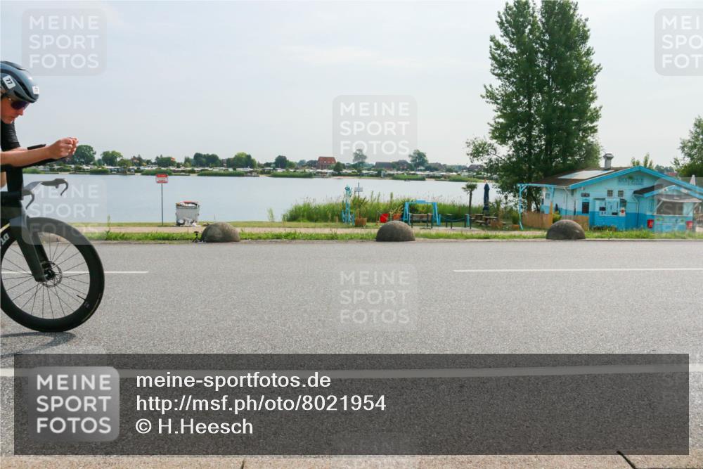 15.06.2025 - 27. Vierlanden-Triathlon H.Heesch http://msf.ph/oto/8021954 15.06.2025 09:56:18 Radfahren 9, 45, 77, 132 meine-sportfotos.de