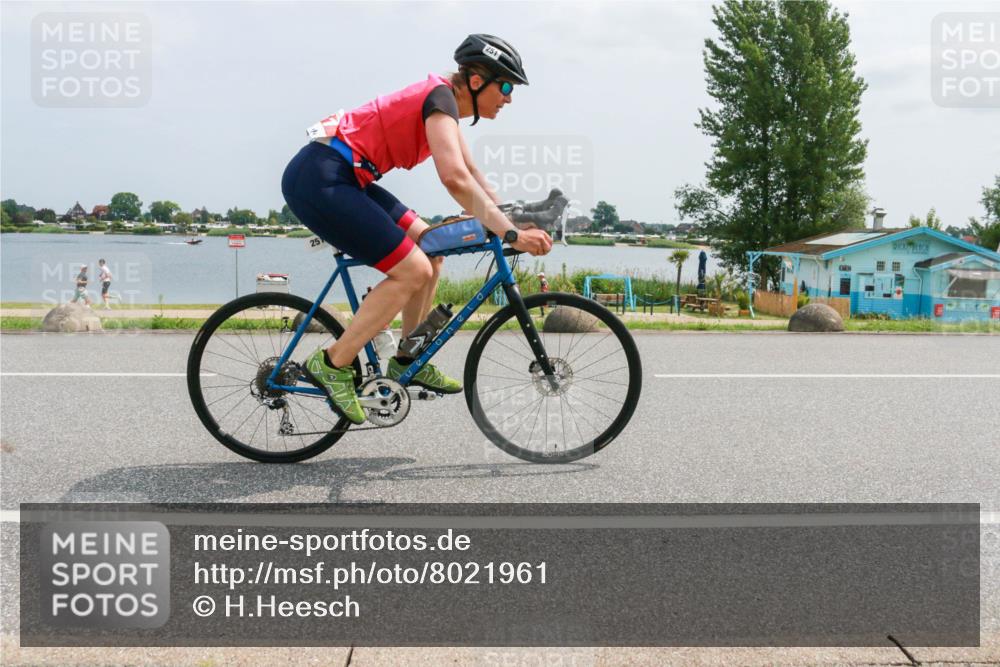 21.06.2025 - 27. Vierlanden-Triathlon H.Heesch http://msf.ph/oto/8021961 15.06.2025 12:05:43 Radfahren 251 meine-sportfotos.de