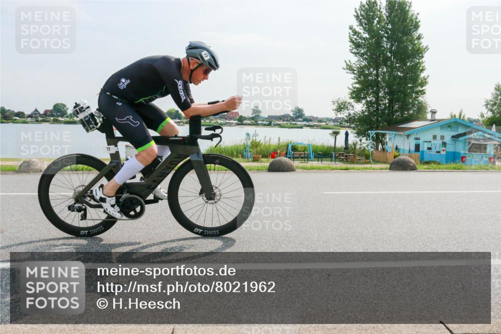 15.06.2025 - 27. Vierlanden-Triathlon H.Heesch http://msf.ph/oto/8021962 15.06.2025 09:56:18 Radfahren 9, 45, 77, 132 meine-sportfotos.de