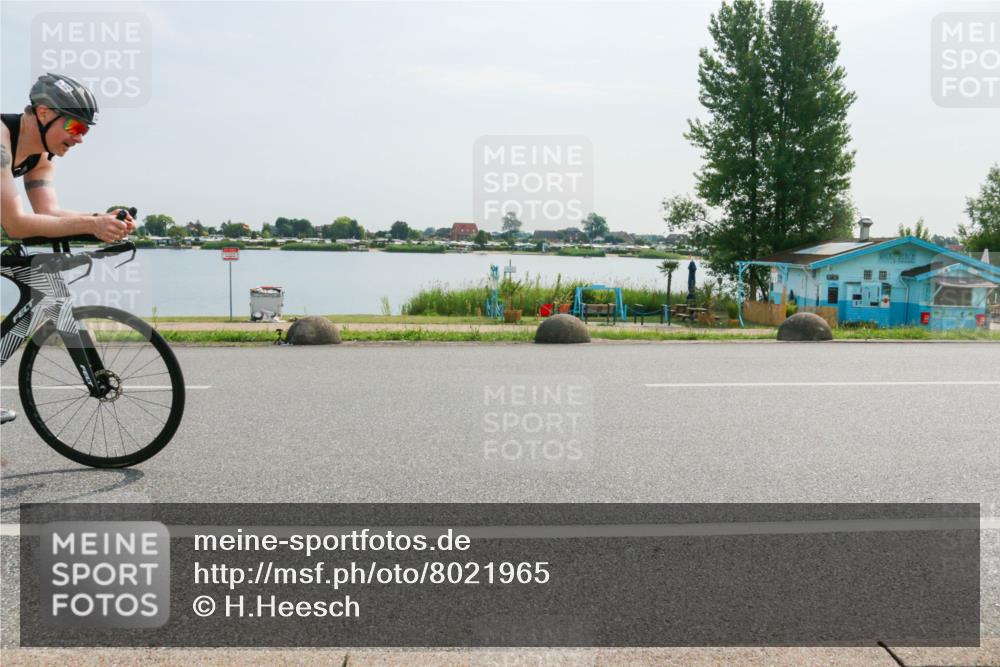 15.06.2025 - 27. Vierlanden-Triathlon H.Heesch http://msf.ph/oto/8021965 15.06.2025 09:56:22 Radfahren 77, 111, 132 meine-sportfotos.de